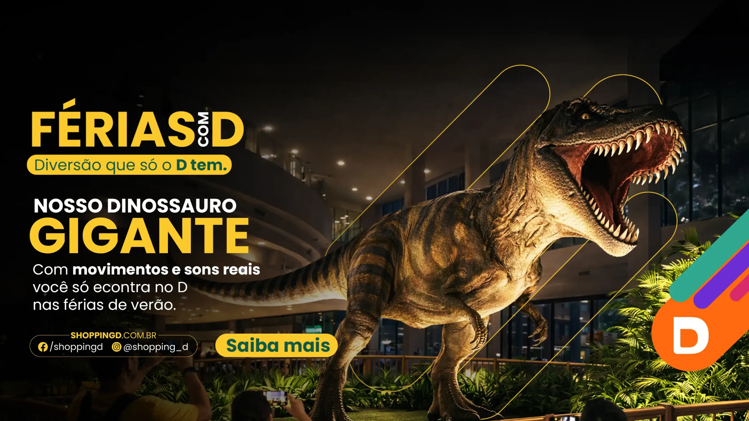 Dinossauro T-Rex gigante e realista com boca aberta em exposição no Shopping D para o evento Férias com D. - Shopping D
