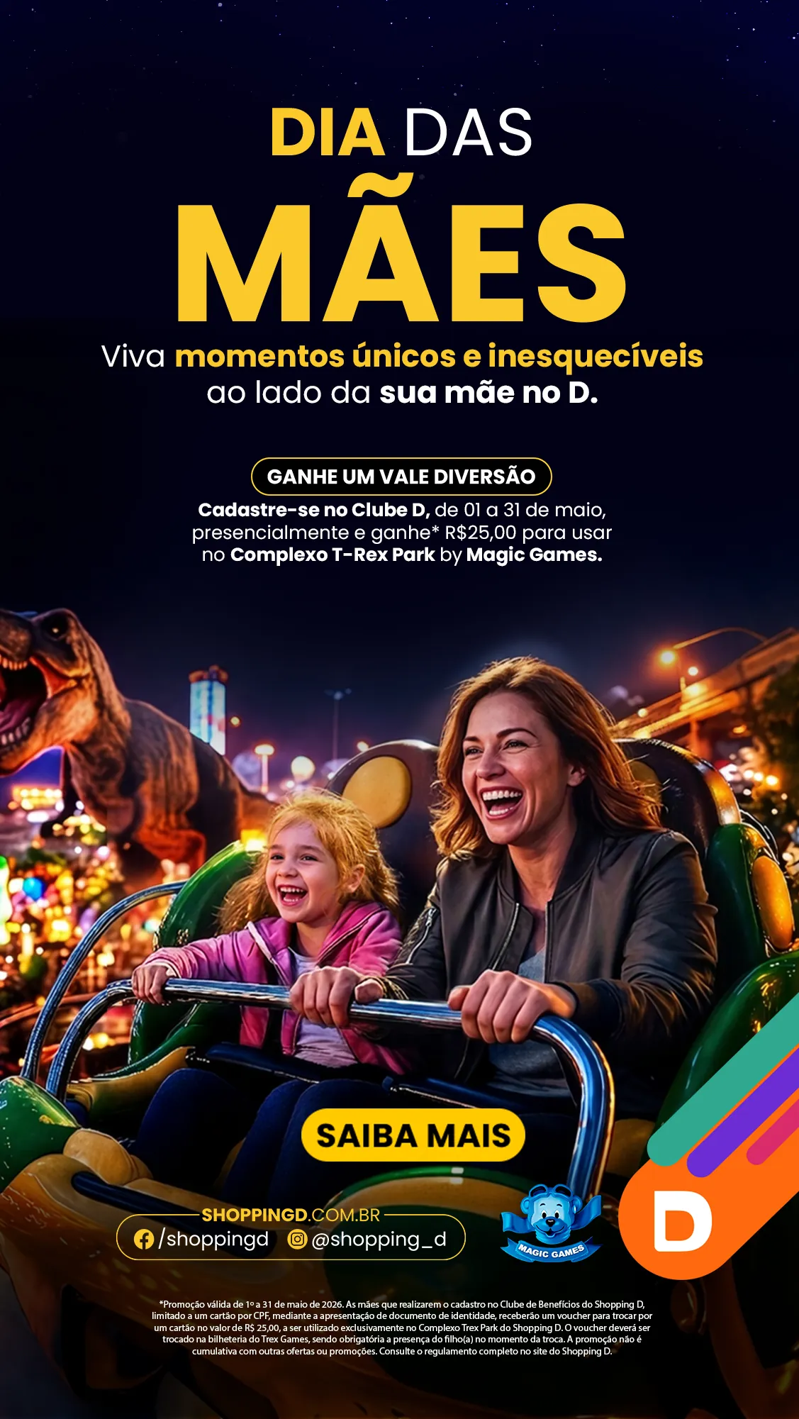 Mãe e filha sorrindo em brinquedo de parque no Shopping D durante campanha de Dia das Mães, com dinossauro ao fundo. - Shopping D